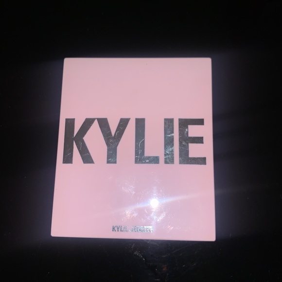 Kylie cosmetics ice me out highlighter - Picture 2 of 4